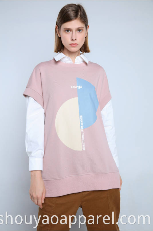 LOOSE-FITTING T-SHIRT FEATUREING ROUND NECK